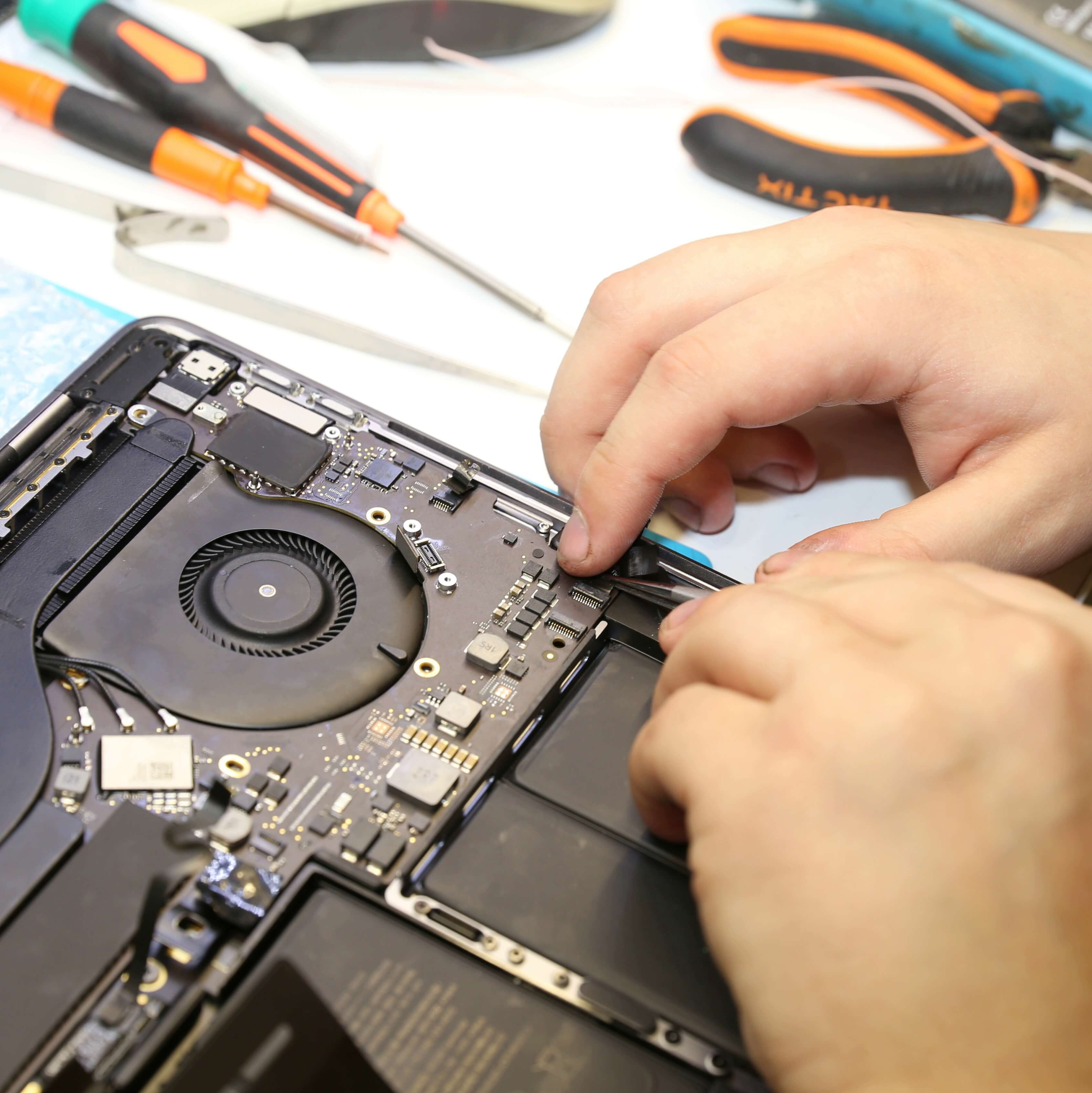 Разбор ноутбука Apple MacBook Pro 13